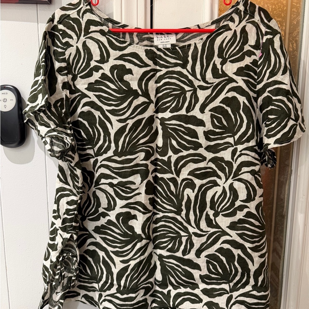 Nicole Miller Green and White Leaf Pattern Blouse